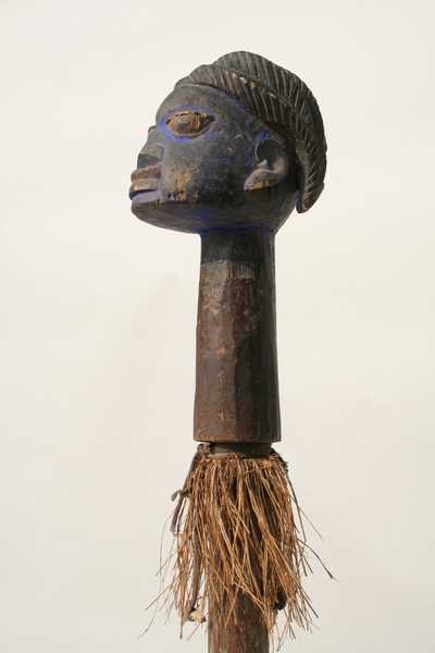 Youruba (baton), d`afrique : nigéria, statuette Youruba (baton), masque ancien africain Youruba (baton), art du nigéria - Art Africain, collection privées Belgique. Statue africaine de la tribu des Youruba (baton), provenant du nigéria, 232/742.Youruba: baton de messager.Servait comme passeport pour attester qu